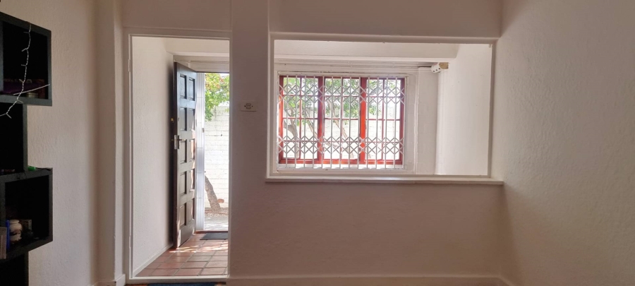 1 Bedroom Property for Sale in Vredehoek Western Cape